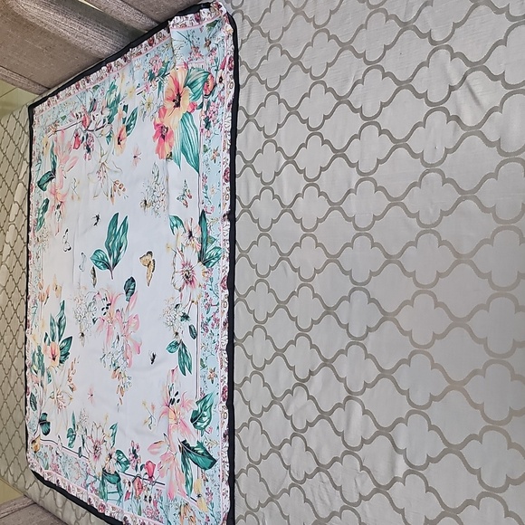 NWT Vince Camuto Lily Square Bright Floral Print Satin Scarf - Picture 9 of 13